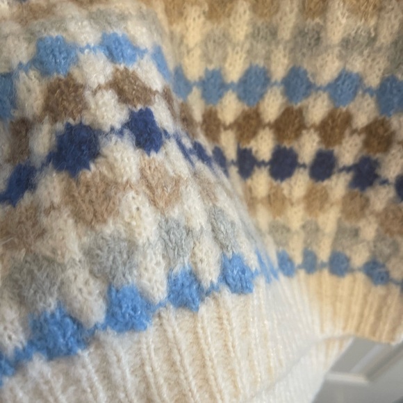 Women’s crewneck sweater. From EVERLASTING EVE BOUTIQUE. high quality!! Size L - Picture 4 of 6